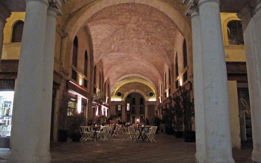 Bar Borsa offers an exquisite location in Vicenza Italy Stars
